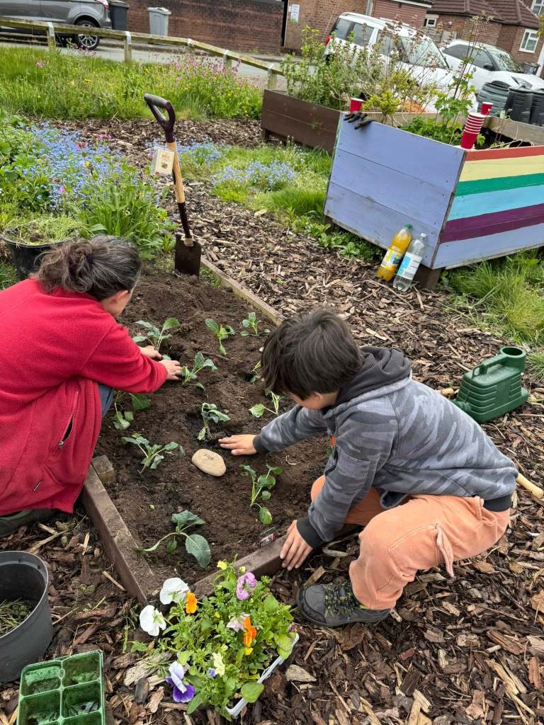 children gardening